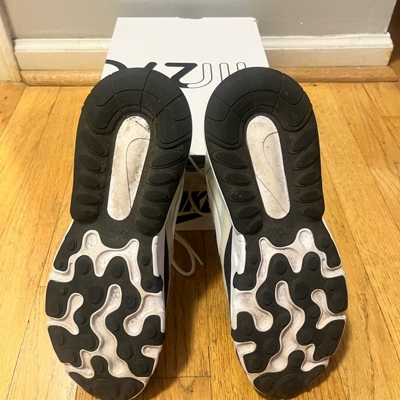 Women’s Nike Airmax 270 React - Picture 5 of 7